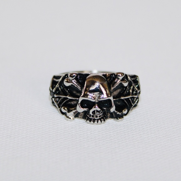 ☃️ 2/$18 Skull Ring, Stainless Steel - Picture 2 of 6